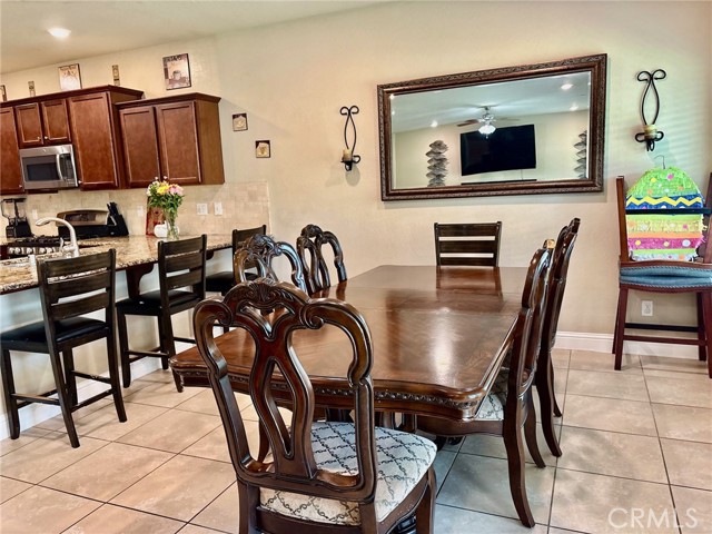 Detail Gallery Image 4 of 15 For 2220 N. Shady St, Visalia,  CA 93291 - 3 Beds | 2/1 Baths