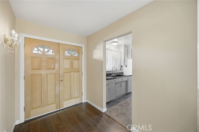 Detail Gallery Image 8 of 38 For 4975 Loris St, San Diego,  CA 92105 - 3 Beds | 2 Baths