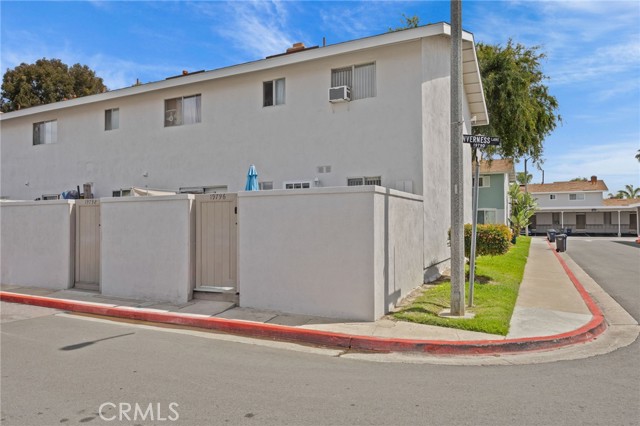 Detail Gallery Image 22 of 43 For 19796 Inverness Lane, Huntington Beach,  CA 92646 - 2 Beds | 2 Baths