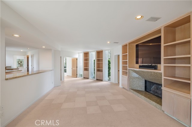2 Inverness Lane, Newport Beach CA: https://media.crmls.org/medias/e6265766-8f5a-42f8-bb18-d1d1abe7c5d2.jpg