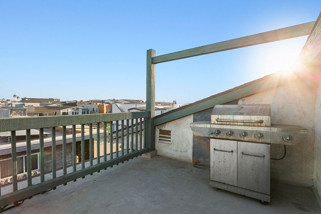 Top floor balcony with Ocean Views