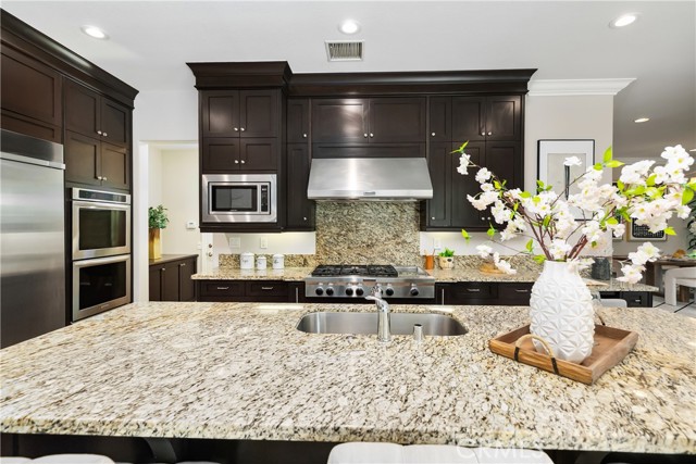 12 Starflower, Lake Forest CA: https://media.crmls.org/medias/e626f251-fa3a-4478-b1d4-ae3f33dd6faf.jpg