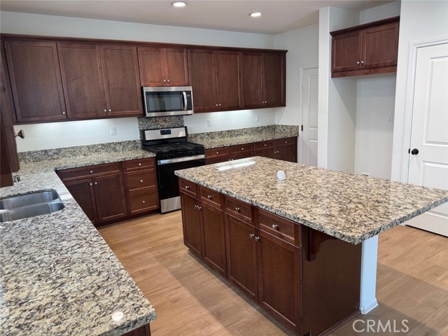 Detail Gallery Image 5 of 15 For 2785 E Kendall Ln, Ontario,  CA 91761 - 4 Beds | 3 Baths