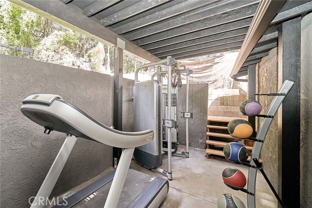 Detail Gallery Image 10 of 33 For 8457 Ridpath Dr, Los Angeles,  CA 90046 - 3 Beds | 2 Baths