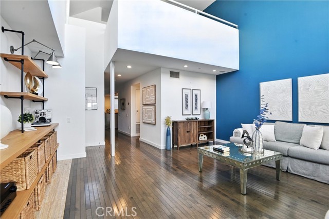 Detail Gallery Image 3 of 46 For 2203 3rd St #1,  Santa Monica,  CA 90405 - 2 Beds | 2/1 Baths