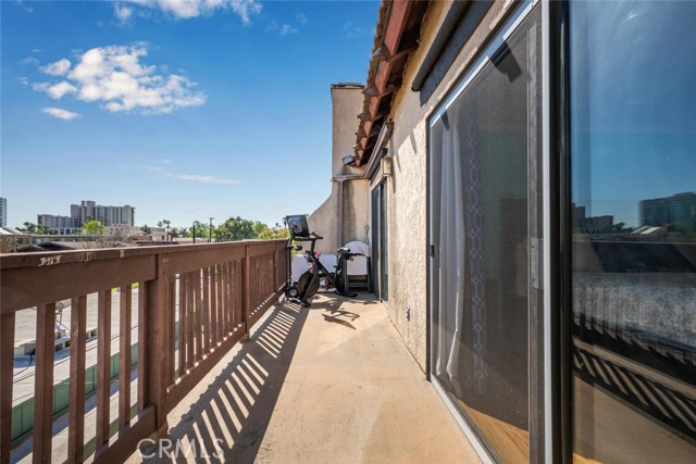 Detail Gallery Image 15 of 38 For 1425 E 2nd St #301,  Long Beach,  CA 90802 - 3 Beds | 2 Baths