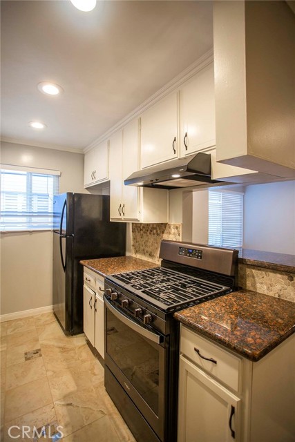 3669 Empire Drive, Los Angeles CA: https://media.crmls.org/medias/e62a3e1d-684e-4925-b828-c320d542ce17.jpg