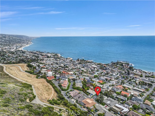 537 Dunnegan Place, Laguna Beach CA: https://media.crmls.org/medias/e62b6b53-be77-49ab-ab66-121371c74923.jpg