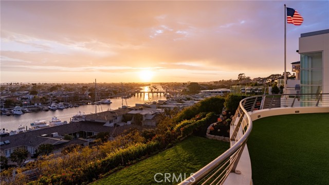 Detail Gallery Image 32 of 37 For 1409 Dolphin Terrace, Corona Del Mar,  CA 92625 - 5 Beds | 5/2 Baths