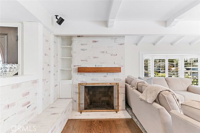 11211 Martha Ann Drive, Rossmoor CA: https://media.crmls.org/medias/e62bc712-bbe2-4754-bf41-32ad853c8144.jpg