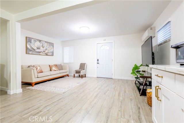 3720 S St Andrews Place, Los Angeles CA: https://media.crmls.org/medias/e62da69c-1f6b-4061-b442-672926ad2b71.jpg