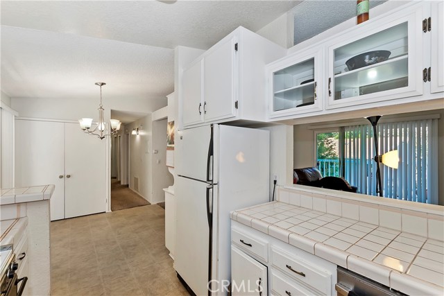 Detail Gallery Image 16 of 34 For 142 Rockledge Ln, Lake Arrowhead,  CA 92352 - 2 Beds | 2 Baths