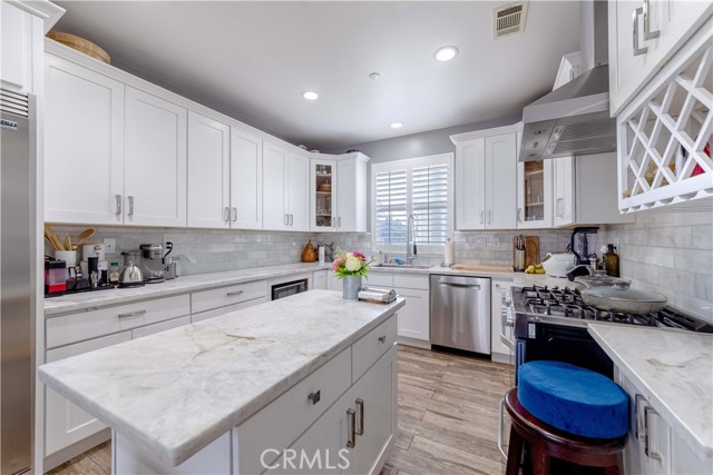 Detail Gallery Image 9 of 38 For 1800 S Pacific Coast Highway #94,  Redondo Beach,  CA 90277 - 3 Beds | 3 Baths