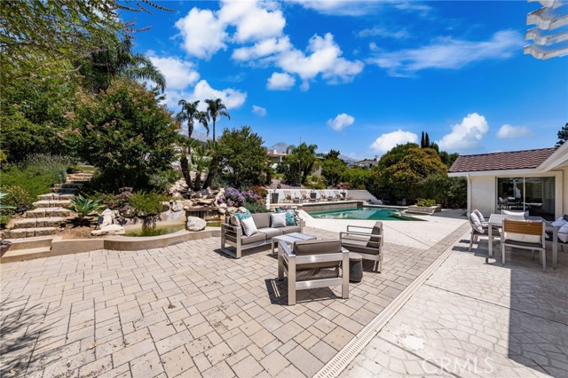 2525 Jonquil Drive, Upland CA: https://media.crmls.org/medias/e62e710c-5a0c-4ec7-85e2-0a3df25e963f.jpg