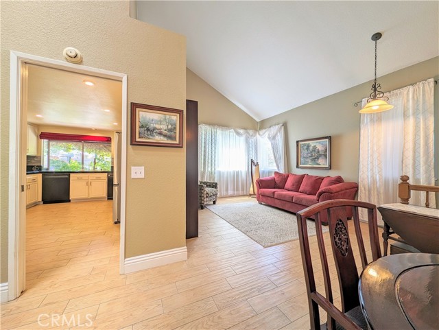 Detail Gallery Image 14 of 59 For 1738 Cambridge Cir, Redlands,  CA 92374 - 3 Beds | 2/1 Baths