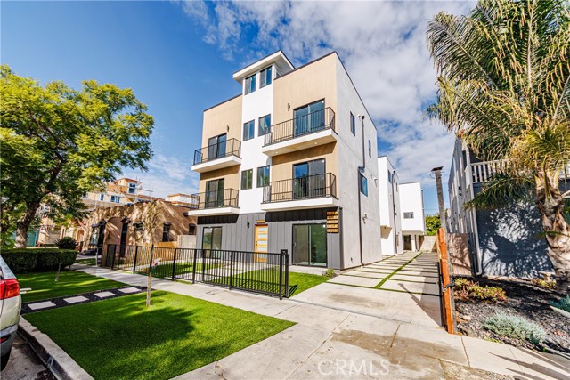 Detail Gallery Image 61 of 75 For 5209 W 20th, Los Angeles,  CA 90016 - – Beds | – Baths