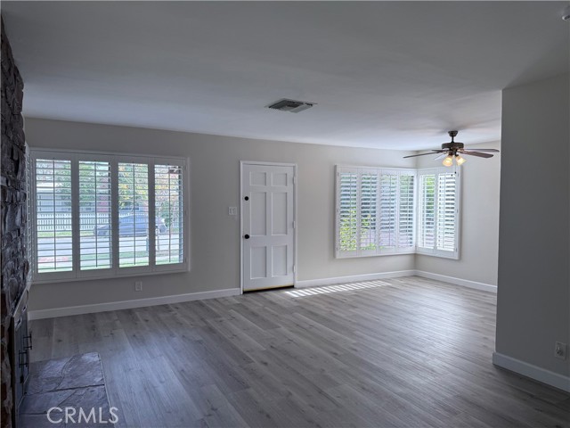 Detail Gallery Image 3 of 33 For 6857 Chimineas, Reseda,  CA 91335 - 3 Beds | 1 Baths