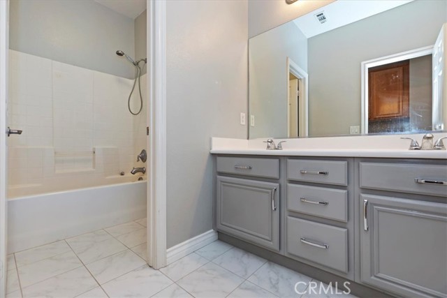8214 Lavender Lane, Riverside CA: https://media.crmls.org/medias/e6316875-2d4e-4ddc-ab77-19b823ad5afa.jpg