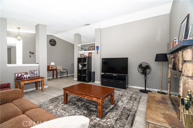 24931 Heil Drive, Moreno Valley CA: https://media.crmls.org/medias/e63191b0-5595-464a-a35b-6d4e7ae63eb8.jpg