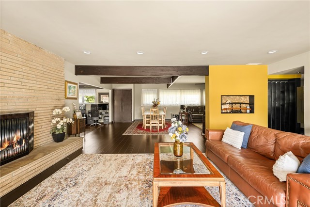 1006 W Pioneer Drive, Anaheim CA: https://media.crmls.org/medias/e6320127-ae06-421b-80e5-e170750d4a50.jpg