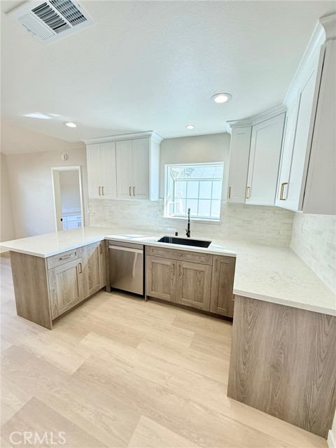 Detail Gallery Image 5 of 27 For 27215 Elias, Saugus,  CA 91350 - 4 Beds | 2 Baths