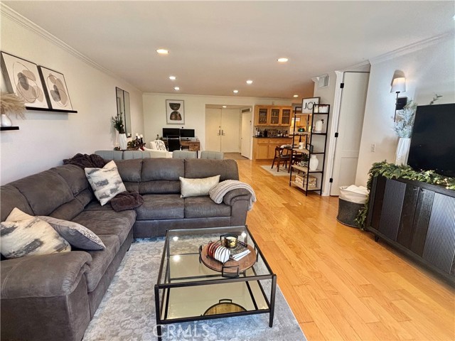 Detail Gallery Image 6 of 18 For 10633 Kinnard Ave #1,  Los Angeles,  CA 90024 - 2 Beds | 2 Baths