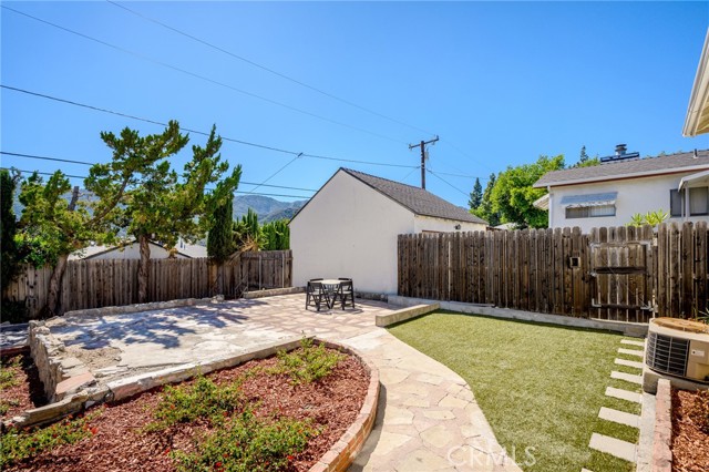 2930 Mayfrield Avenue, La Crescenta CA: https://media.crmls.org/medias/e6342025-4f12-49fb-b8d2-51e711c79992.jpg
