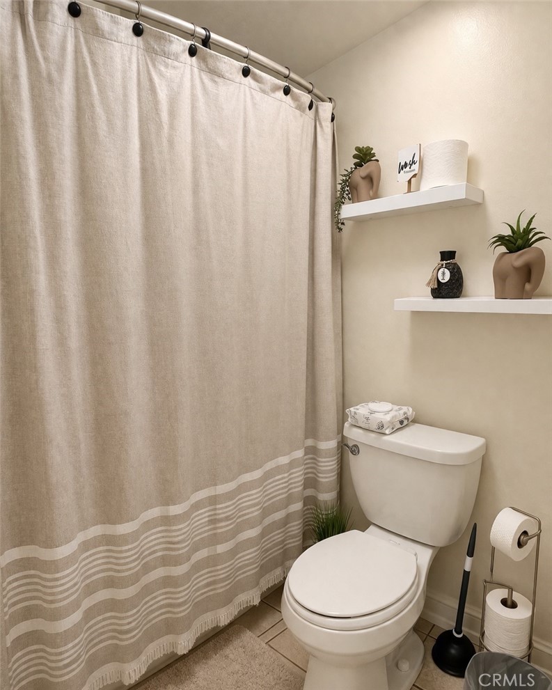 https://media.crmls.org/medias/e6345280-228e-45d5-a82a-d99822c0f22e.jpg?preset=X-Large