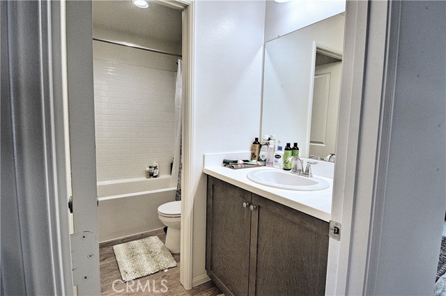 Detail Gallery Image 16 of 26 For 202 Bay Laurel Ct, Vista,  CA 92083 - 3 Beds | 2/1 Baths