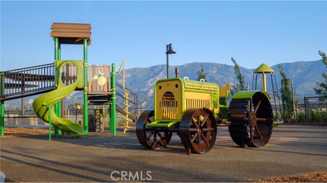 Detail Gallery Image 5 of 7 For 2023 Pyrenes Pl, Santa Paula,  CA 93060 - 4 Beds | 3/1 Baths