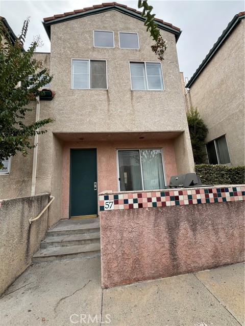 Detail Gallery Image 1 of 17 For 13901 Olive View Ln #57,  Sylmar,  CA 91342 - 3 Beds | 3 Baths