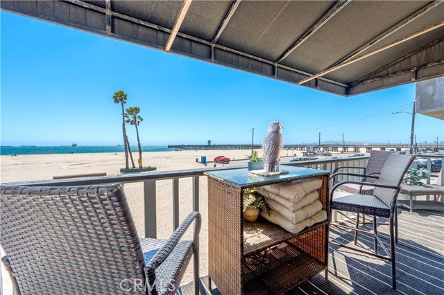1003 Seal Way, Seal Beach CA: https://media.crmls.org/medias/e6371e37-01e8-445c-bf13-adb714e7115e.jpg