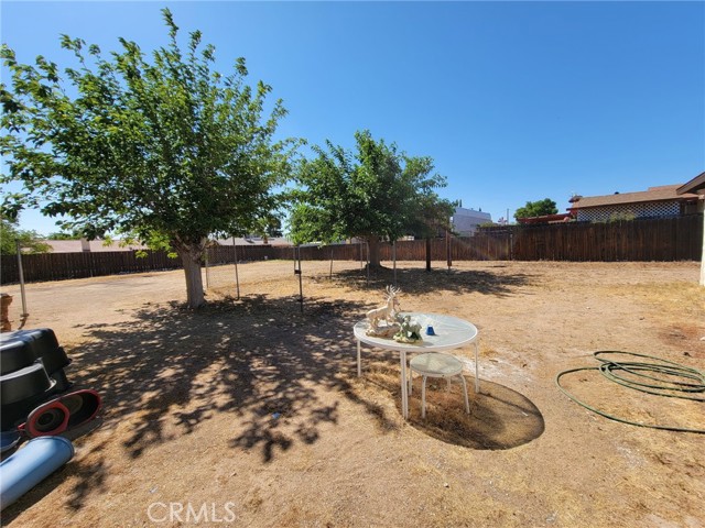 11015 Oakwood Avenue, Hesperia CA: https://media.crmls.org/medias/e6375fe7-80f4-4d1b-93b7-5840c7860369.jpg