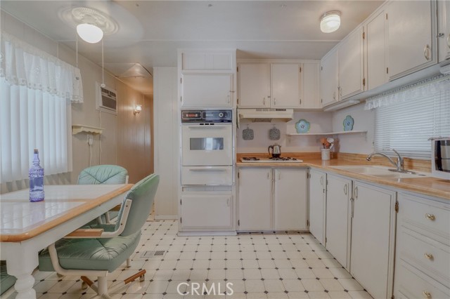 12995 6th, Yucaipa CA: https://media.crmls.org/medias/e6383bd6-e5c1-4886-8dc6-42dbdd8e605c.jpg