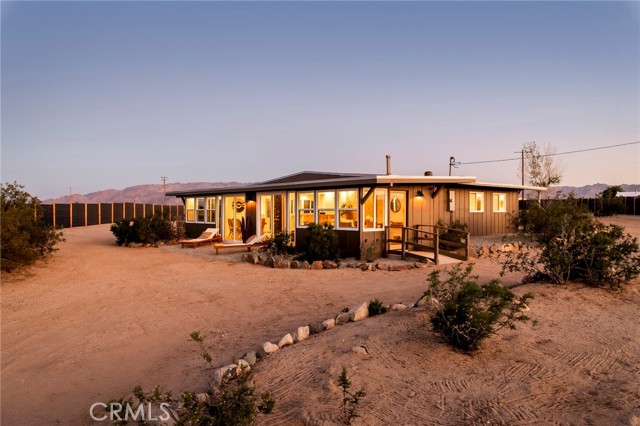 70315 Indian Trail, 29 Palms CA: https://media.crmls.org/medias/e638d02f-b11d-4d58-aba5-bf8cb1355236.jpg