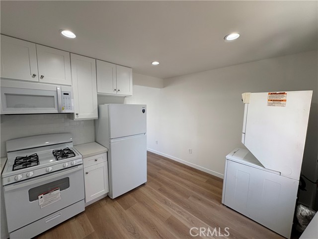 1103 S Hobart Boulevard, Los Angeles CA: https://media.crmls.org/medias/e6391295-f740-4f3c-bd17-17c0864cfbba.jpg