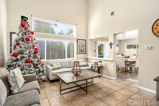 Detail Gallery Image 8 of 42 For 910 Pathfinder Way, Corona,  CA 92878 - 3 Beds | 2/1 Baths