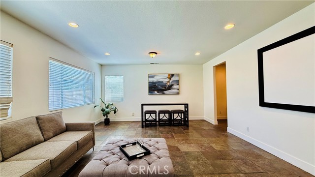 11958 Sunstone Court, Eastvale CA: https://media.crmls.org/medias/e6394098-393a-4733-8c89-4599169cec42.jpg