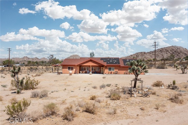 Detail Gallery Image 2 of 33 For 63664 Quail Springs Rd, Joshua Tree,  CA 92252 - 3 Beds | 3 Baths