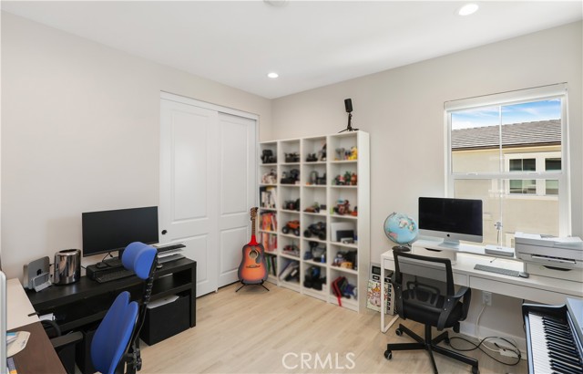 230 Holliston, Lake Forest CA: https://media.crmls.org/medias/e63a63ab-9231-4274-9a11-edd73b489287.jpg