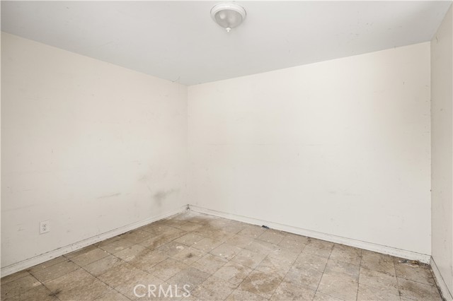 8004 Norwich Ave, Panorama City CA: https://media.crmls.org/medias/e63b506d-eede-4621-a899-31b09cbaeda5.jpg