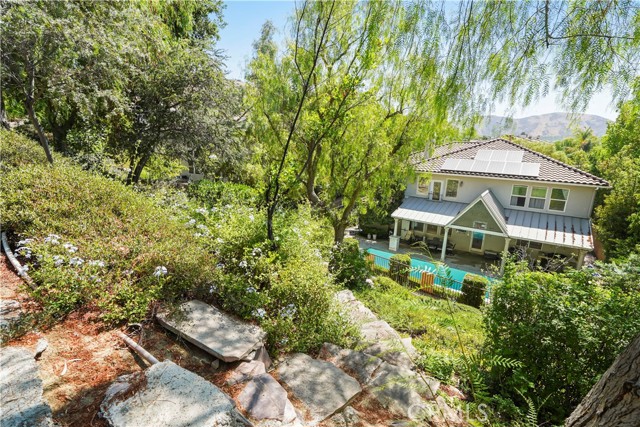 29123 Black Pine Way, Saugus CA: https://media.crmls.org/medias/e63b5dec-566a-413a-9e64-8fcc3738df6e.jpg