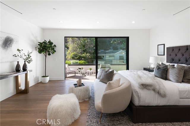 Detail Gallery Image 30 of 46 For 9836 Yoakum Dr, Beverly Hills,  CA 90210 - 5 Beds | 4 Baths