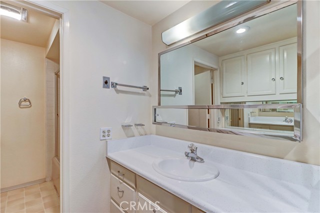 Detail Gallery Image 33 of 56 For 2009 via Mariposa #D,  Laguna Woods,  CA 92637 - 2 Beds | 2 Baths