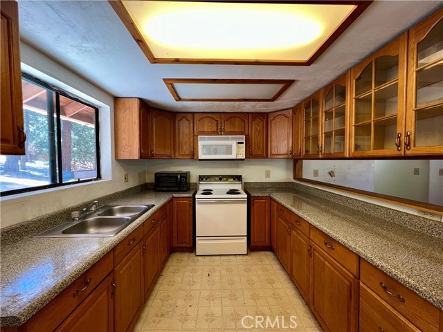 Detail Gallery Image 12 of 53 For 2213 Birchwood Way, –,  CA 93222 - 3 Beds | 2 Baths