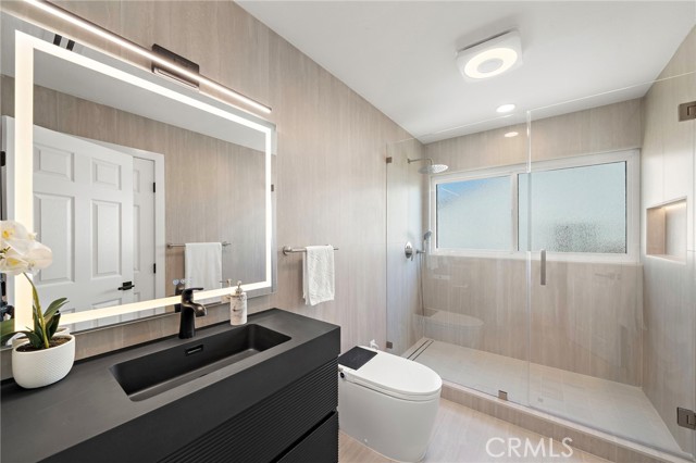 24641 Paige Circle, Laguna Hills CA: https://media.crmls.org/medias/e63e3cfe-efa3-4df9-a9ea-ee4bec60a074.jpg