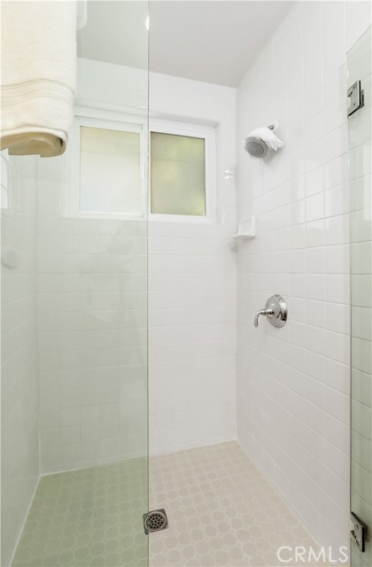 617 Iris Avenue, Corona del Mar CA: https://media.crmls.org/medias/e63f04df-7467-42e3-a843-7be4fbcd9483.jpg