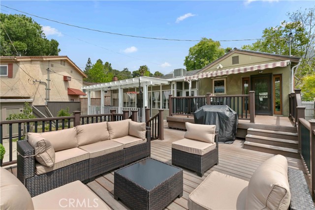 3348 Burritt Way, La Crescenta CA: https://media.crmls.org/medias/e63f1c9f-fca1-4d7c-a1d5-69ab51beb772.jpg