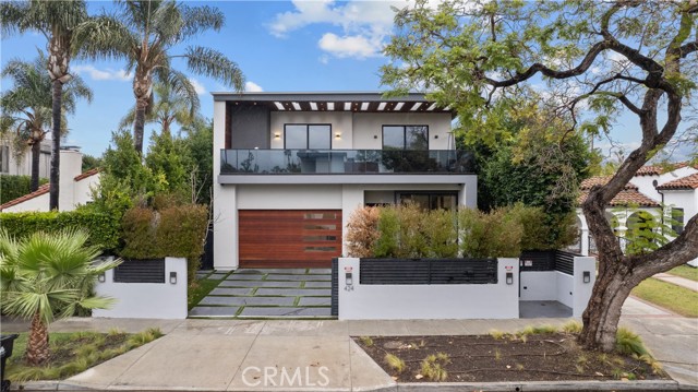 Detail Gallery Image 1 of 50 For 424 N Flores St, Los Angeles,  CA 90048 - 5 Beds | 6/2 Baths