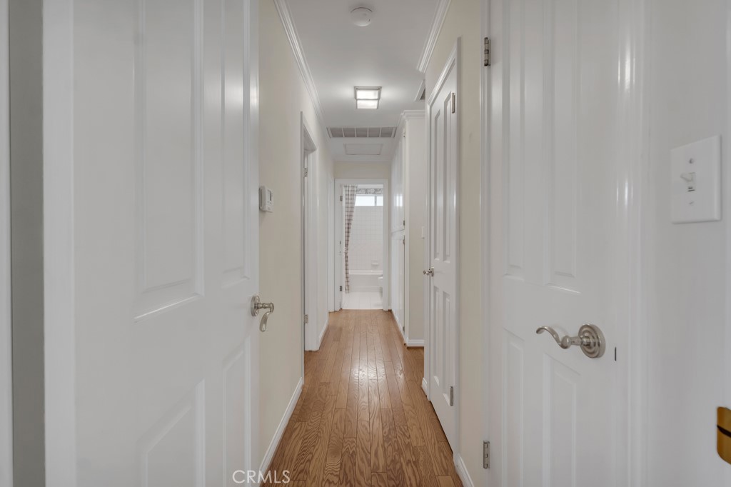 https://media.crmls.org/medias/e6405996-34fe-4513-b128-504e6f2357e7.jpg?preset=X-Large